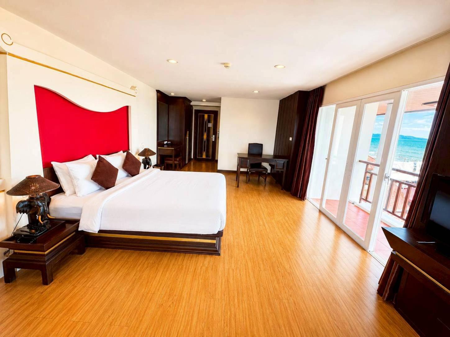 Suite, Beach Front