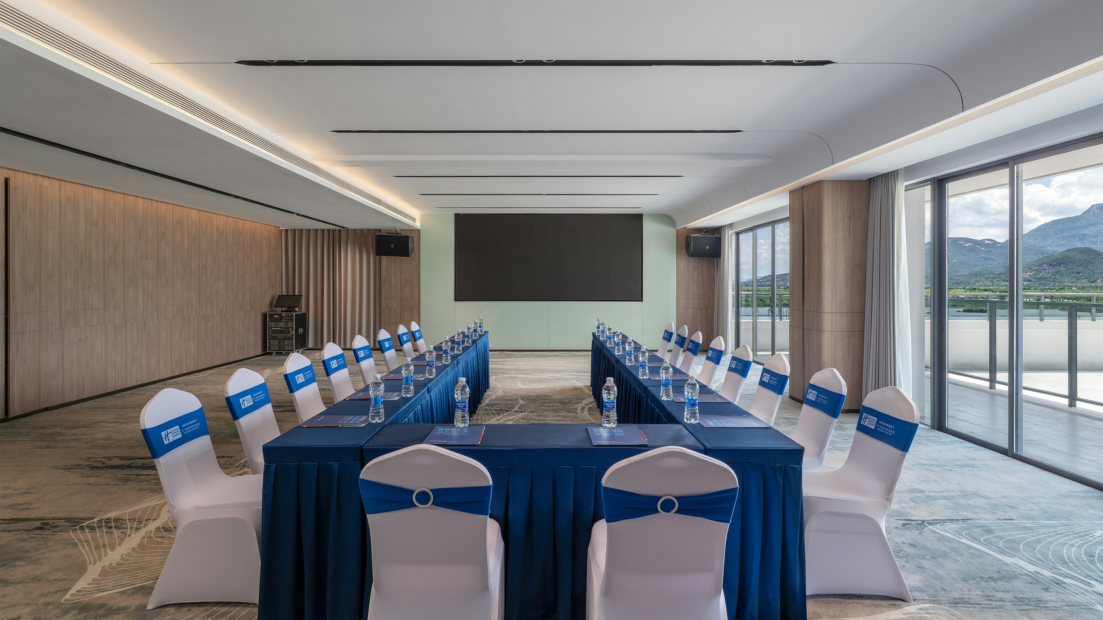 Holiday Inn Express JIANGMEN YINHU BAY 38/50