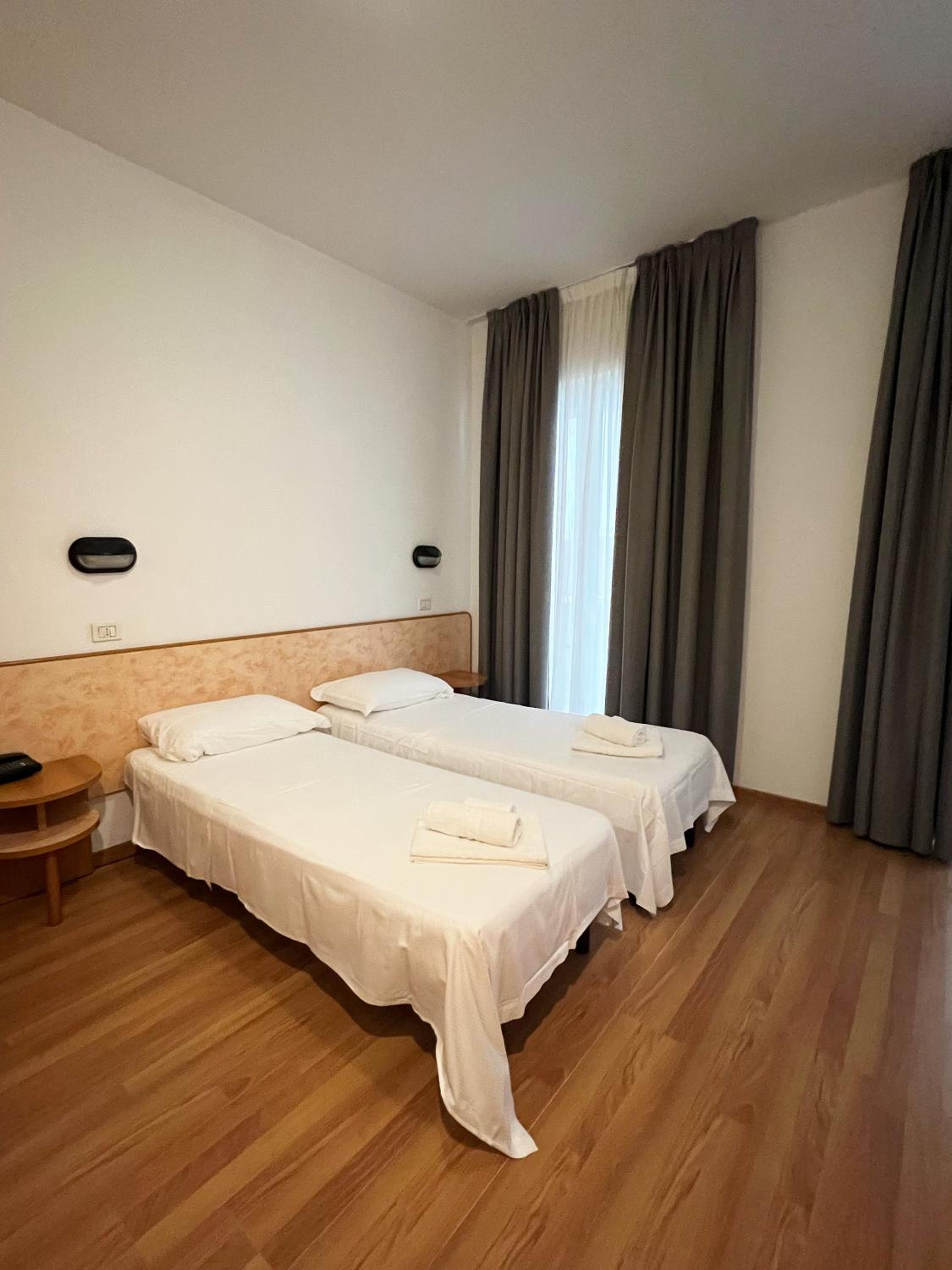 Hotel Little 11/57