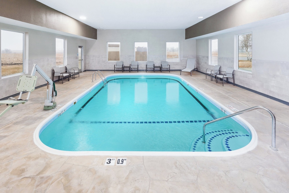 Holiday Inn Express Hotel Suites Pekin Peoria Area 39/62