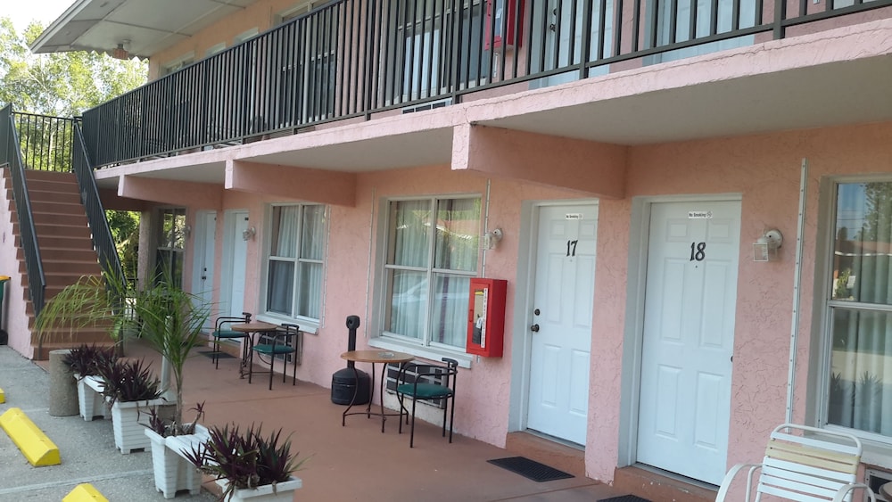 Conty Apos S Motel 3/61