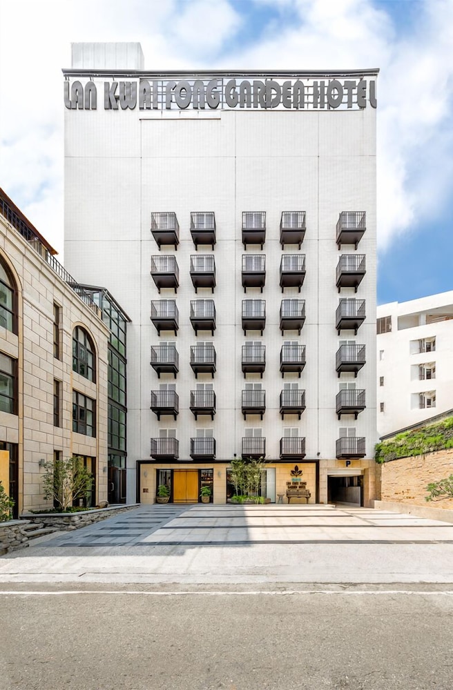 Lan Kwai Fong Garden Hotel 4/66