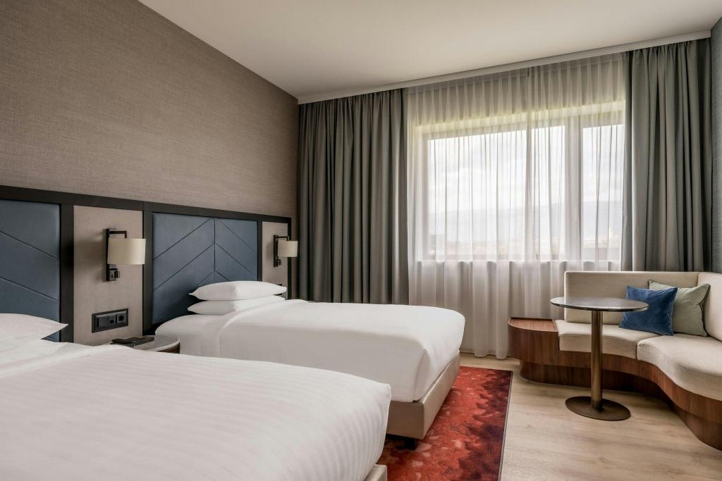 2 Bedrooms, Family Suite, Suite, Twin Beds, King Bed