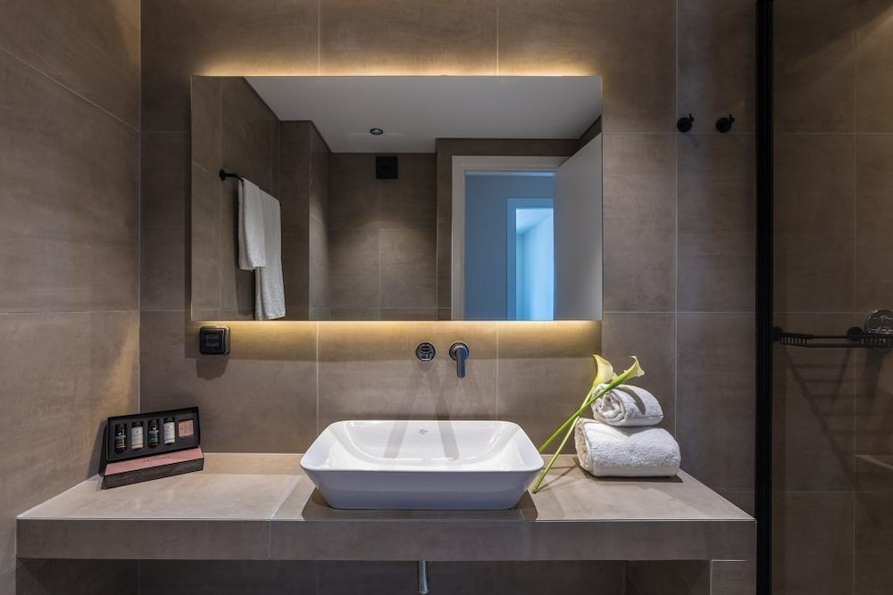 DELUXE, PENTHOUSE