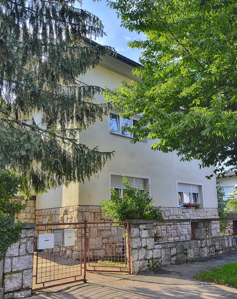 Family Guesthouse GreenSLO 2/50