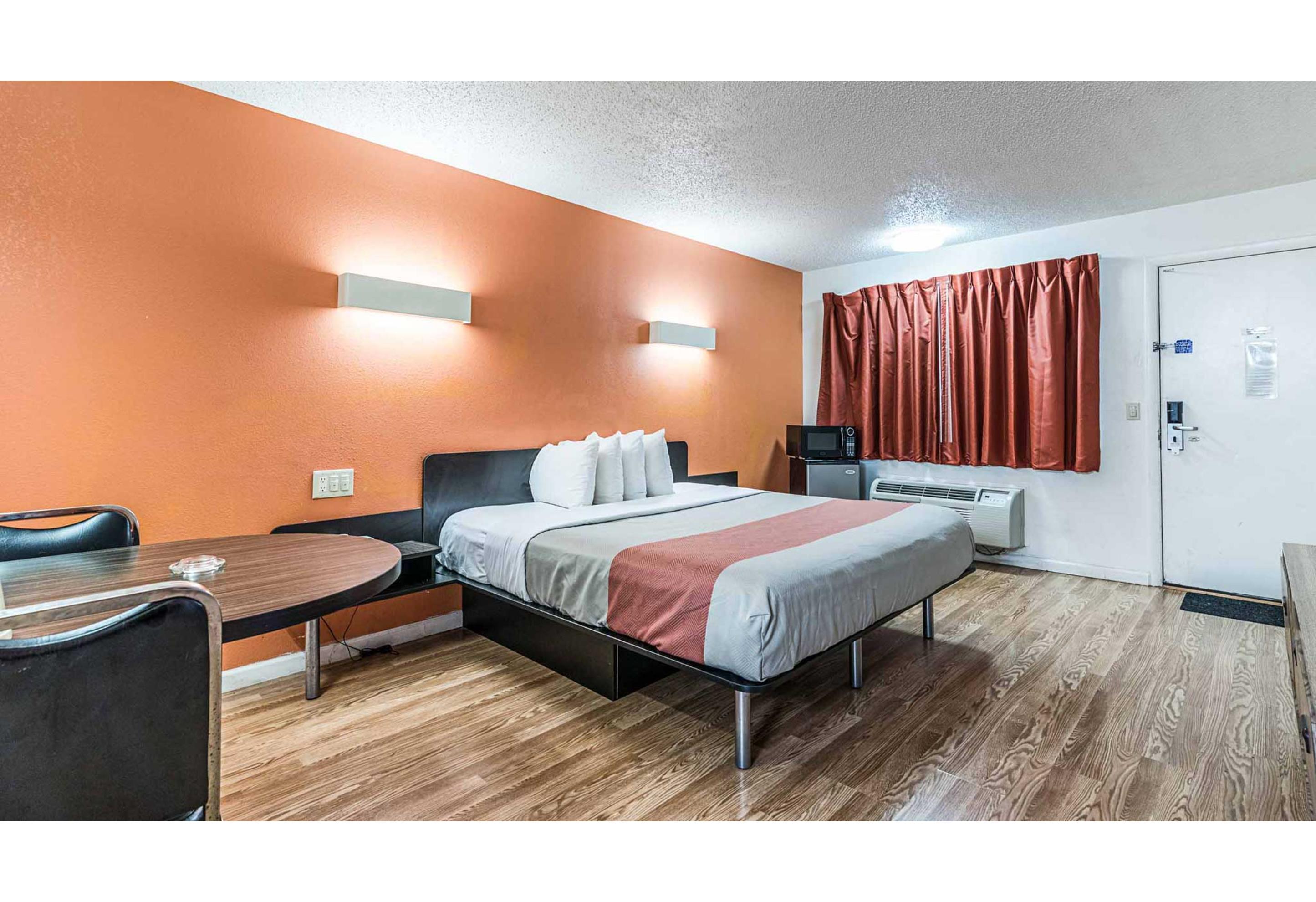1 King Bed - Mobility Accessible Tub, Nsmk