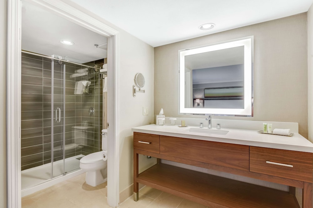 Hilton Phoenix Tapatio Cliffs Resort 18/75