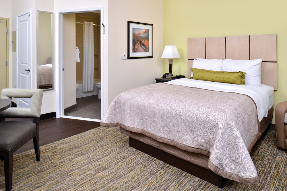 CANDLEWOOD SUITES KENEDY 7/40