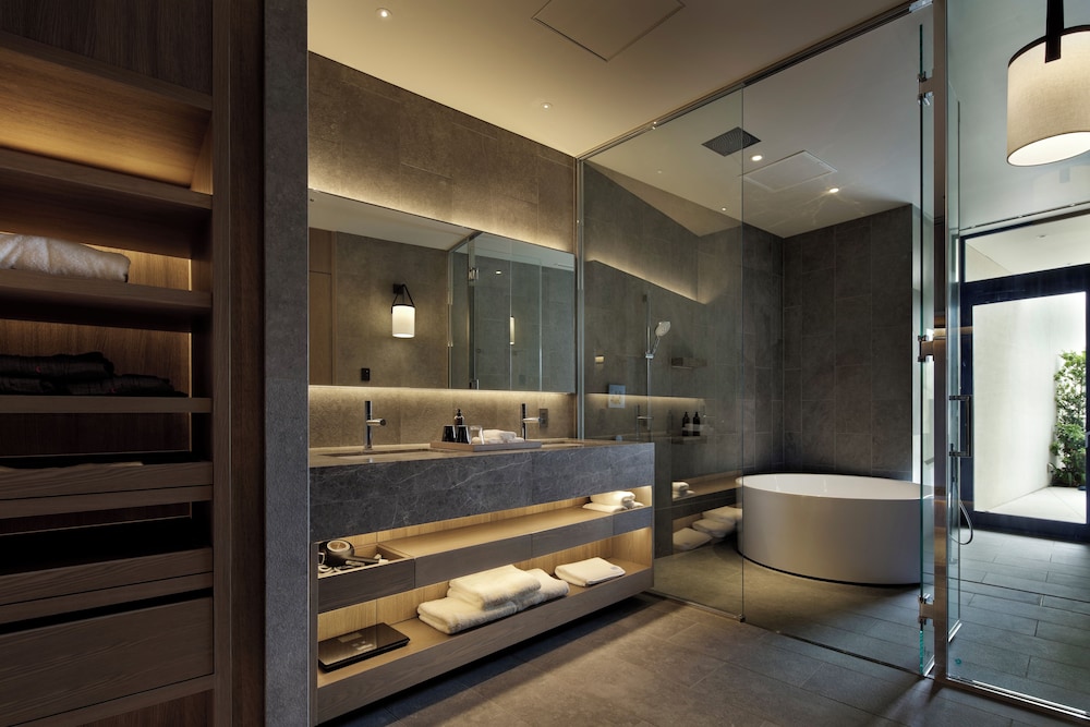 SUITE, KING BED, TERRACE