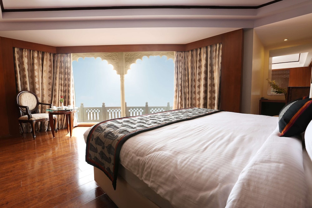 GOLDEN TULIP JAIPUR, Jaipur