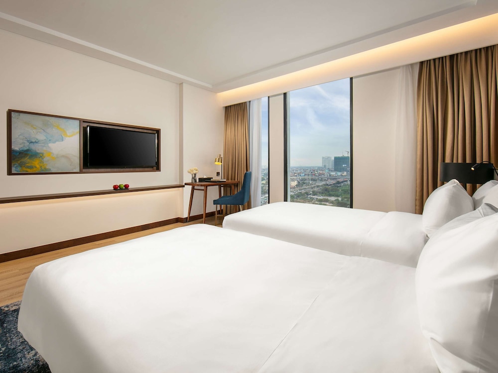 EXECUTIVE, TWIN BEDS
