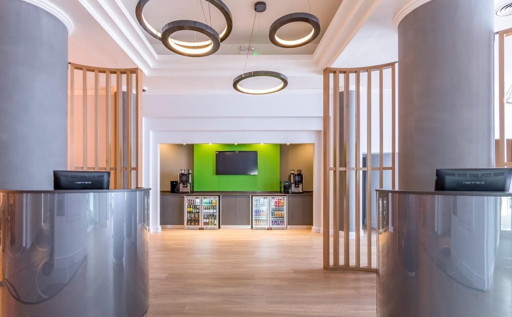 Lobby at Thistle Express London Luton, LUTON
