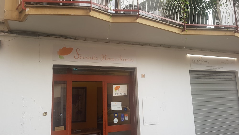 Sorrento Flower Rooms 2/23