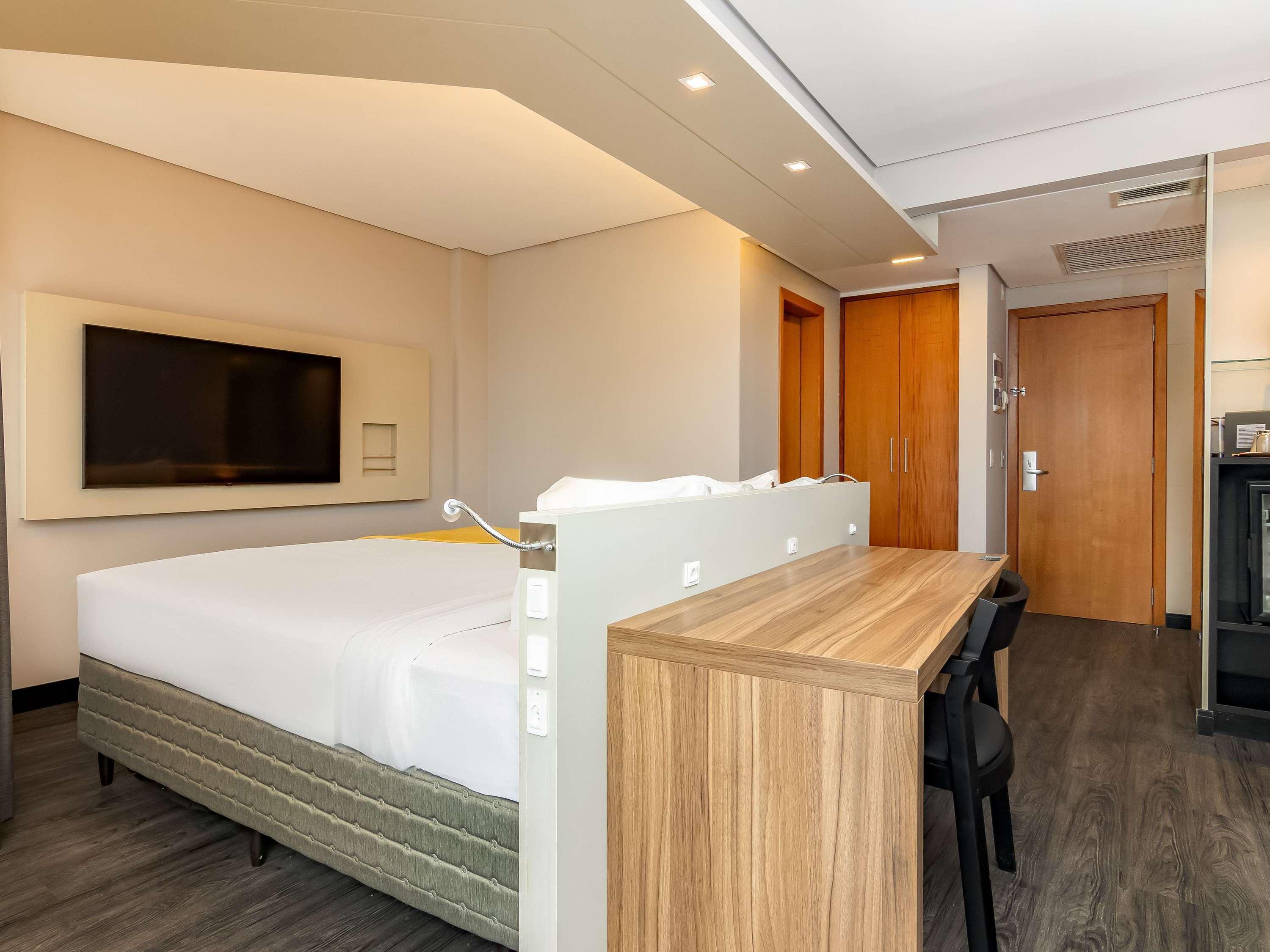 EXECUTIVE, APARTMENT, TWIN BEDS, HIGH FLOOR