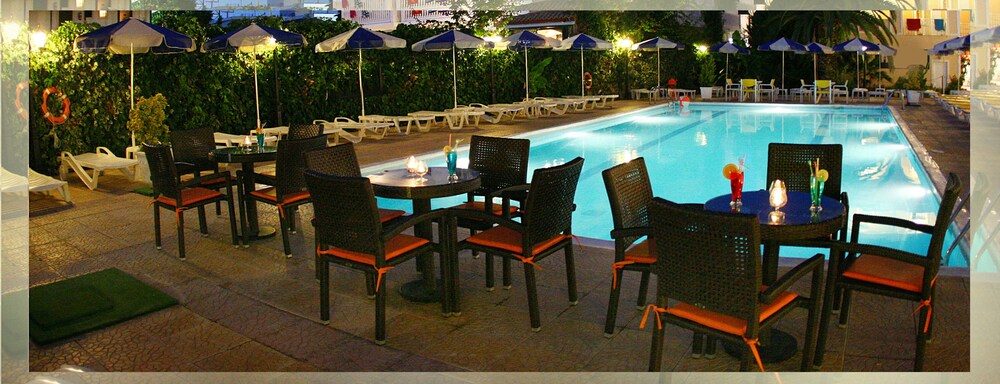 Ionis Art Hotel 35/51