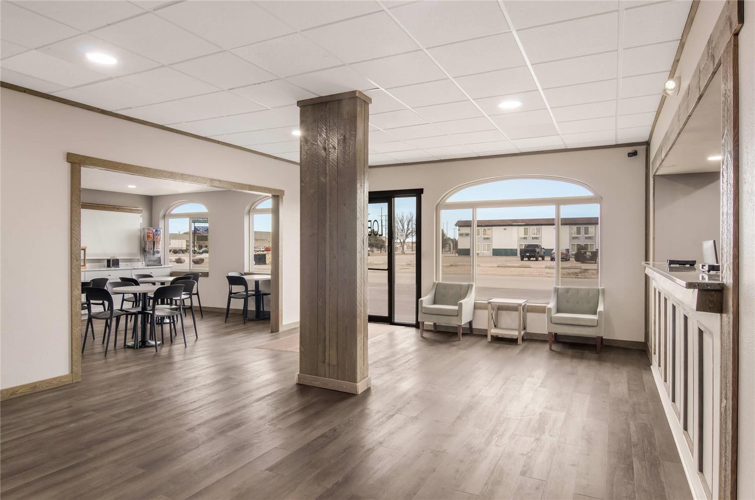 Econo Lodge Scottsbluff, NE 32/35