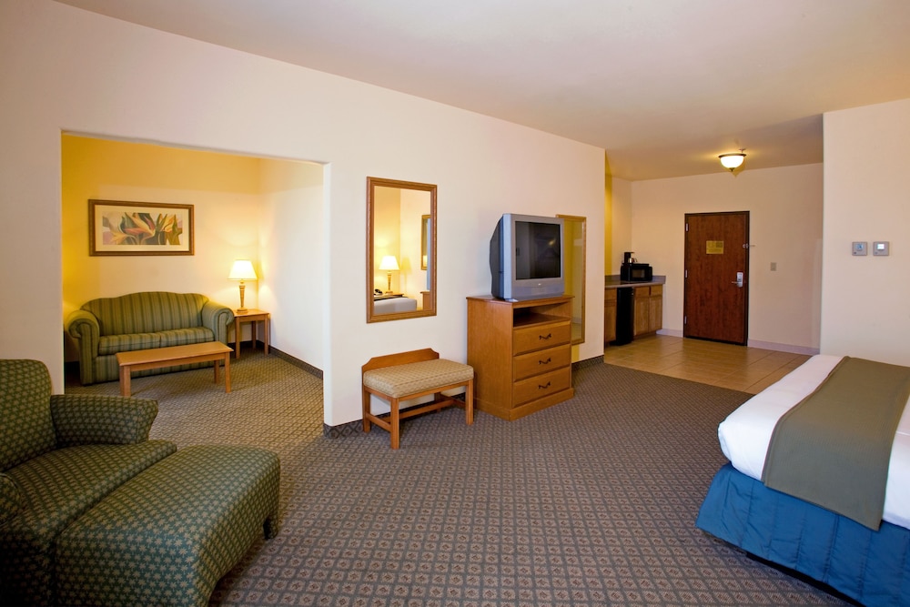 Holiday Inn Express and Suites Rio Grande City 30/59