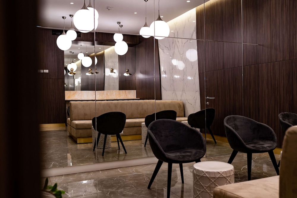 115 The Strand Hotel And Suites 35/49