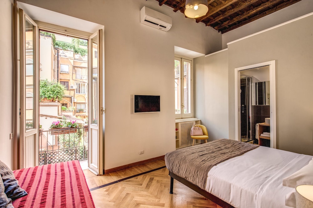 Tritone Top House 13/83