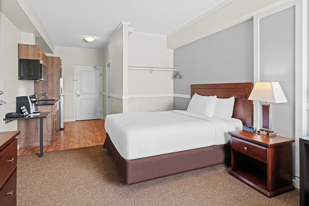 Days Inn by Wyndham Lamont 9/50