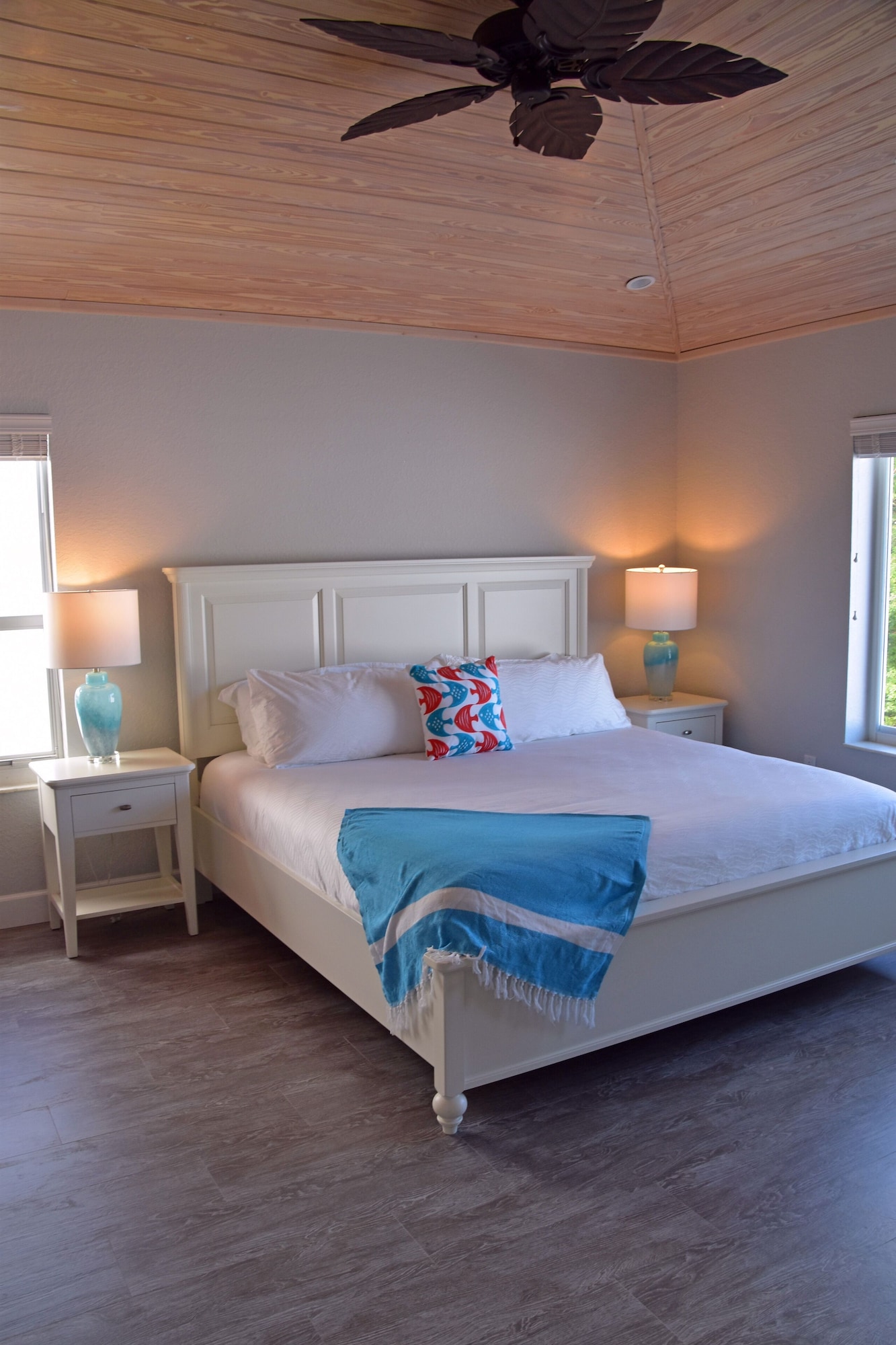 3 Bedrooms, Luxury, Villa, 1 Queen and 2 King Beds, Pool Side, Kitchen