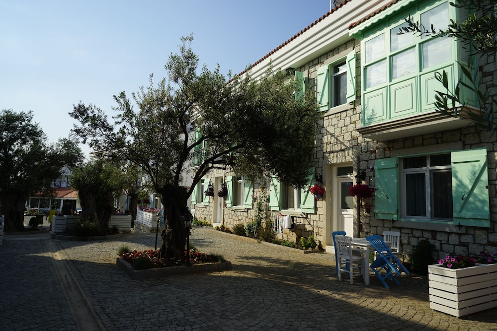 Zeytin Arasi Apart Otel 35/50