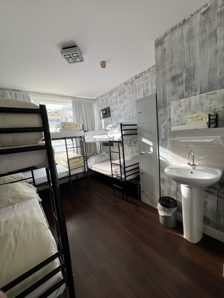 Amigo Budget Hotel 25/50