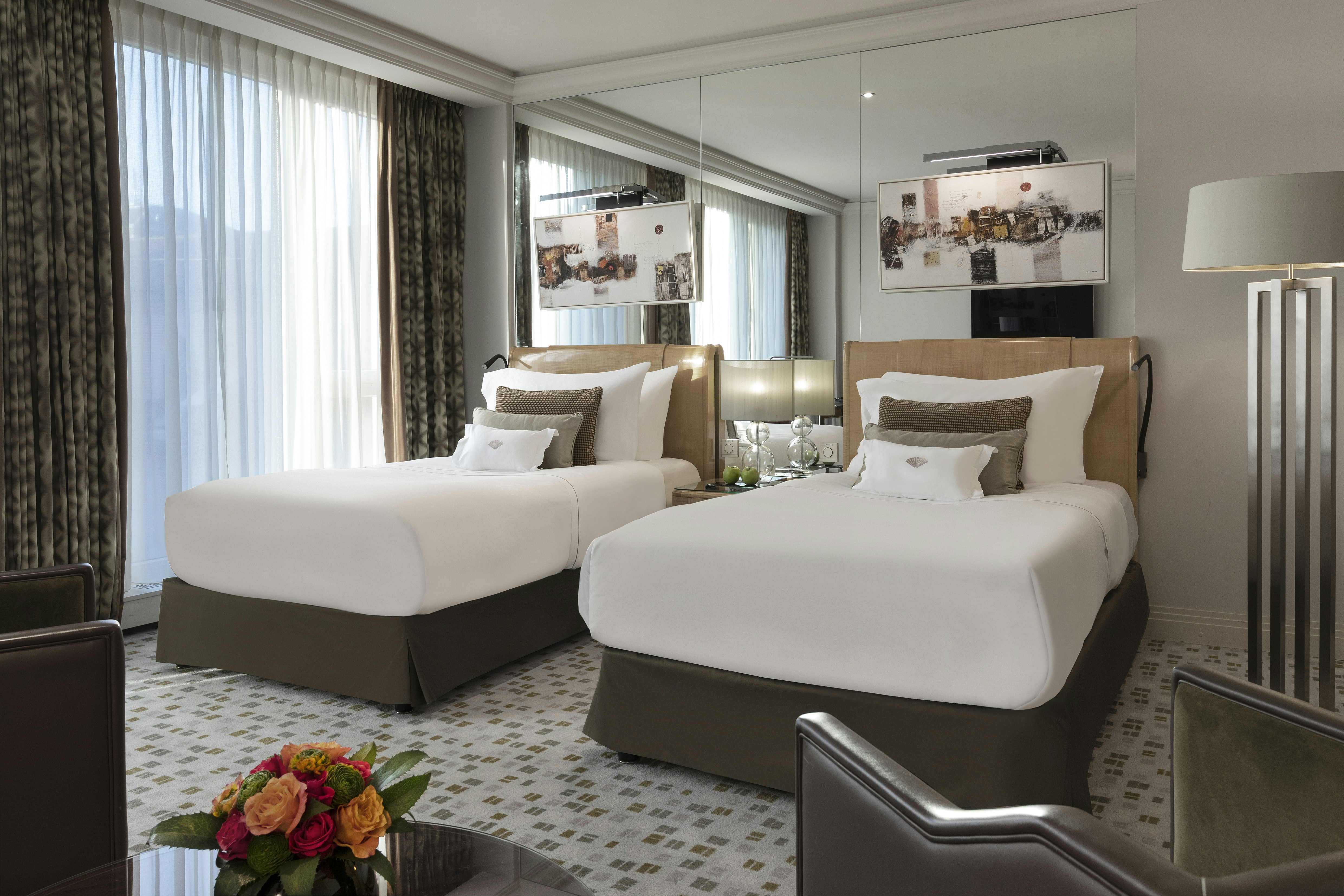 DELUXE, TWIN BEDS