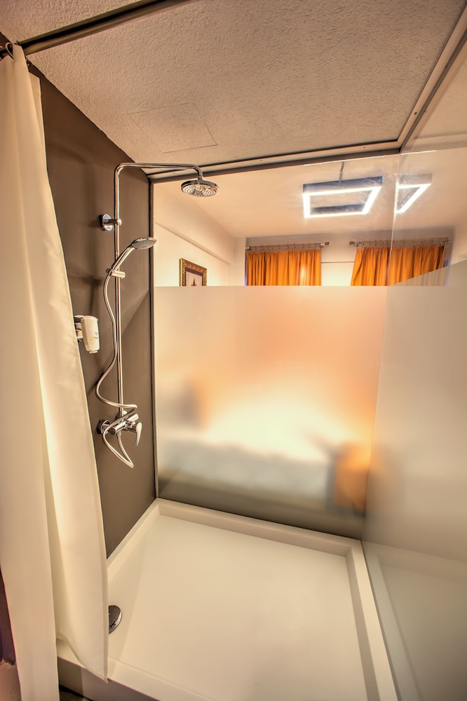 VAVIEN HOTEL 24/30