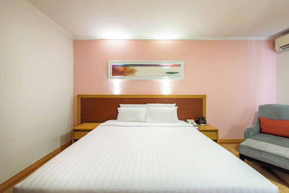 Maple Hotel 27/66