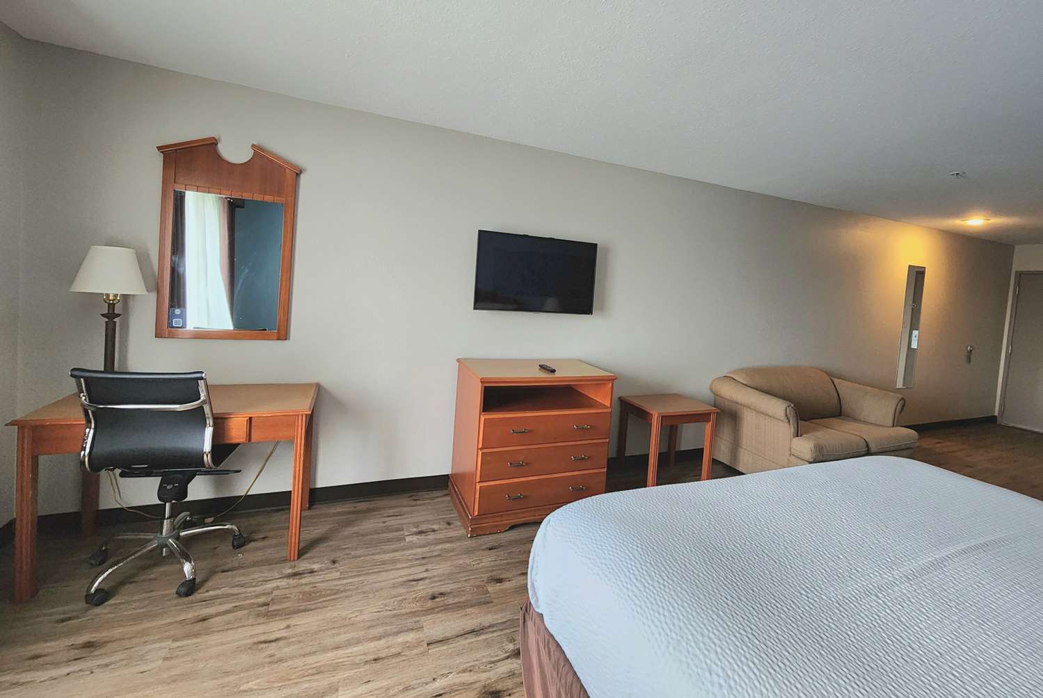 Days Inn & Suites By Wyndham Thibodaux 45/68