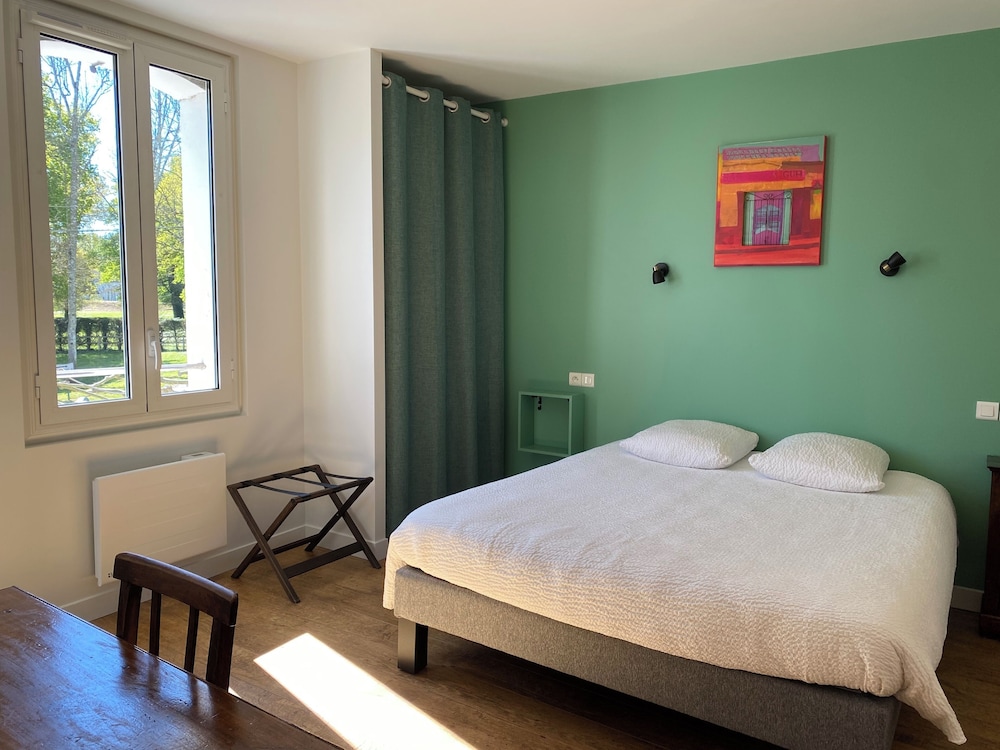 HOSTELLERIE DU CLOS PITE 12/56