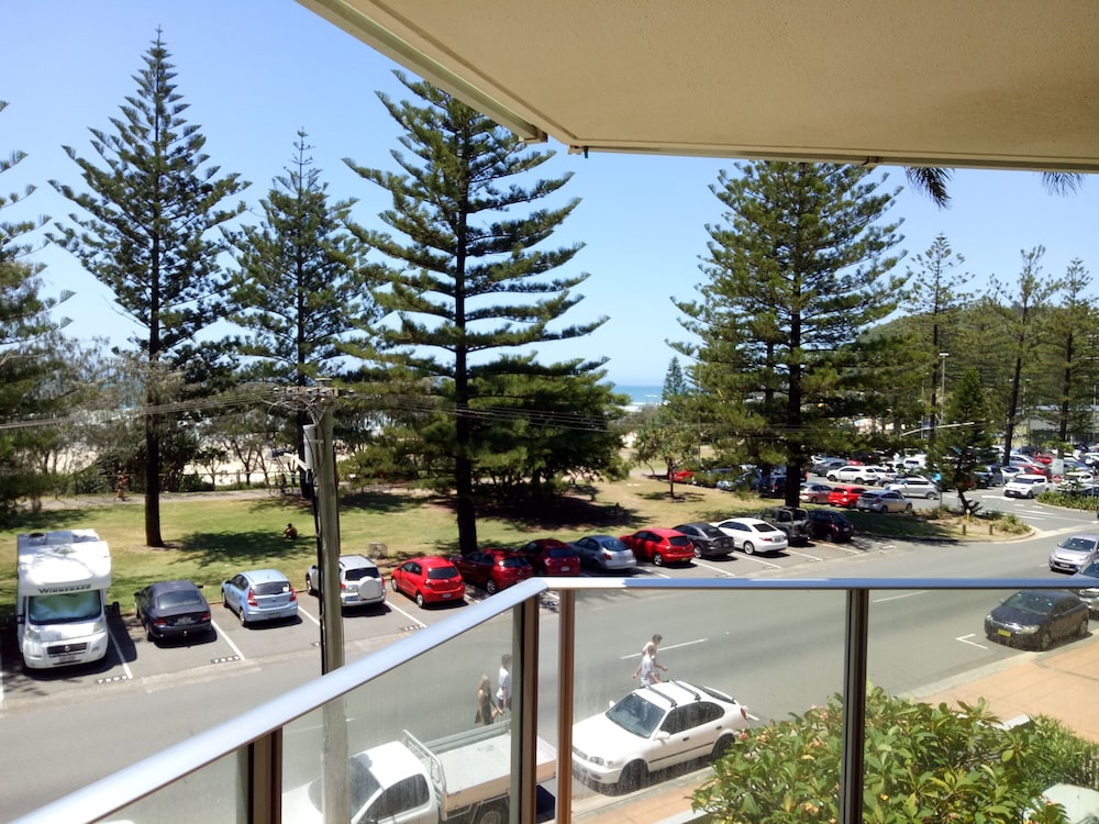 Pacific Regis Apartments 73/79