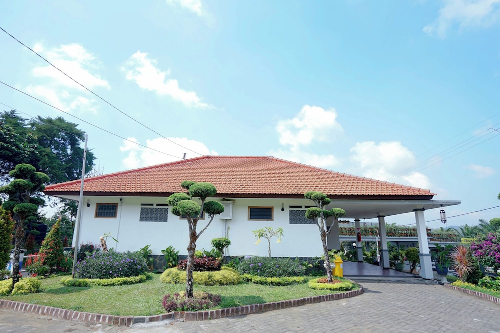 Selecta Hotel Batu Malang - Adults Only 8/50