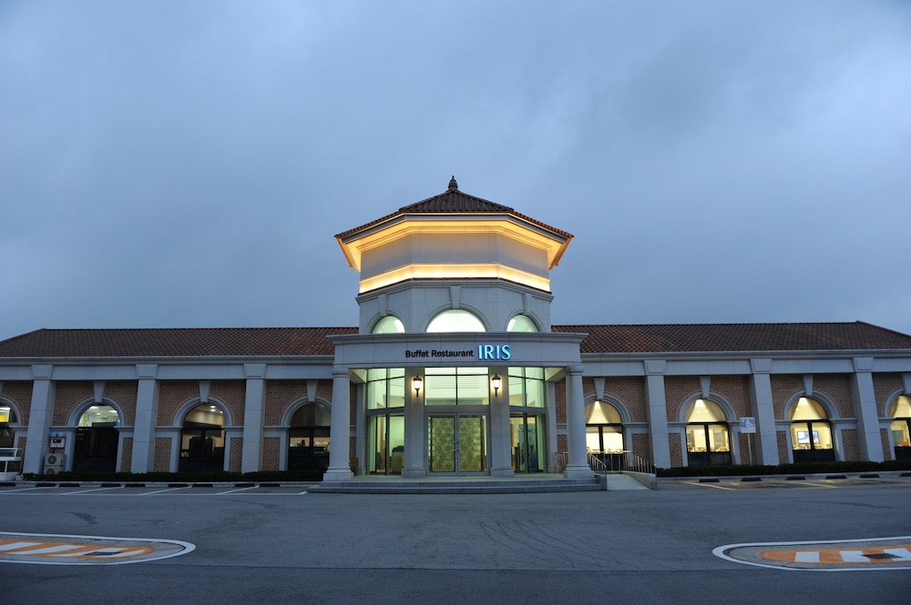 PINE RIDGE RESORT 2/47