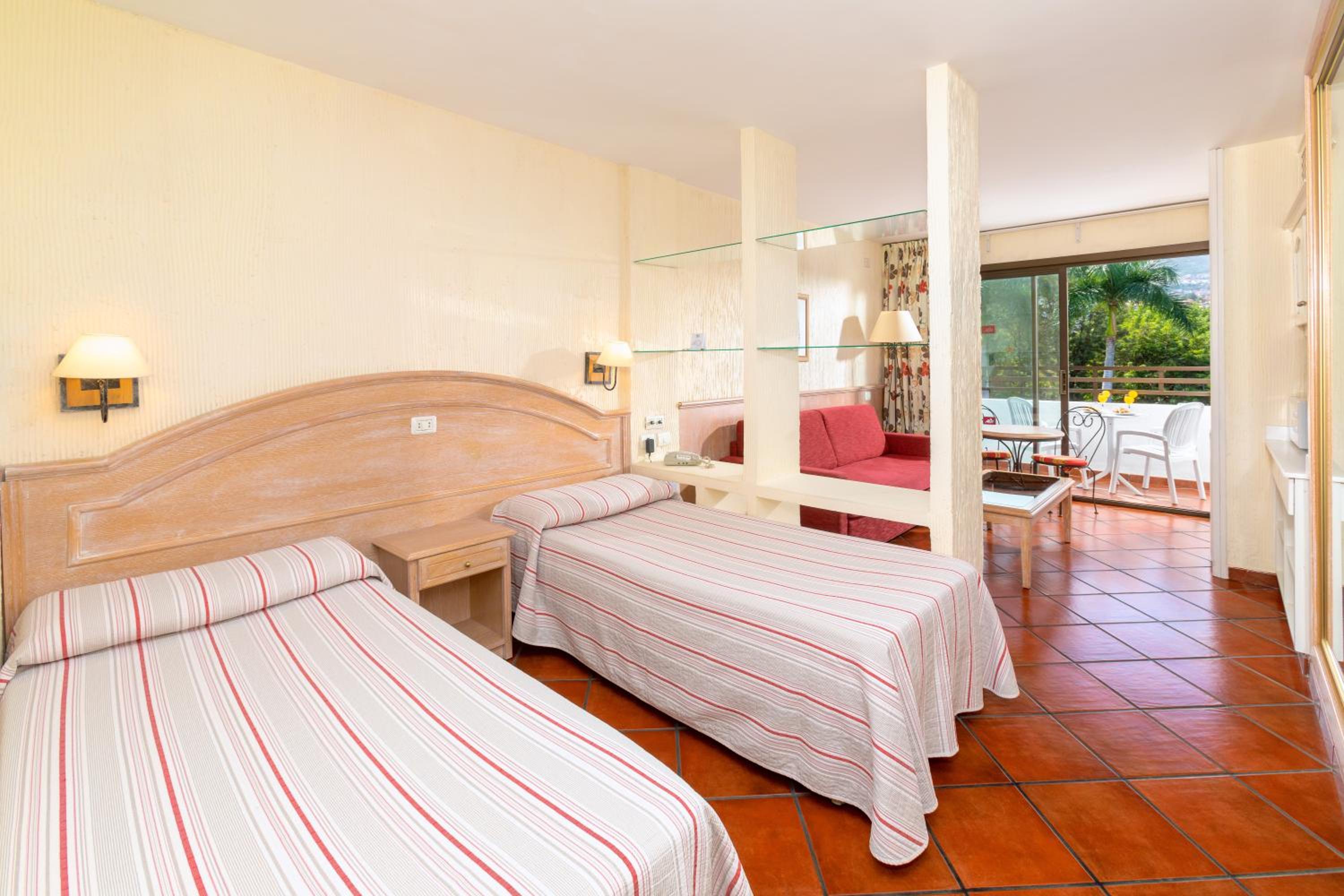 Studio, Twin Beds, Balcony