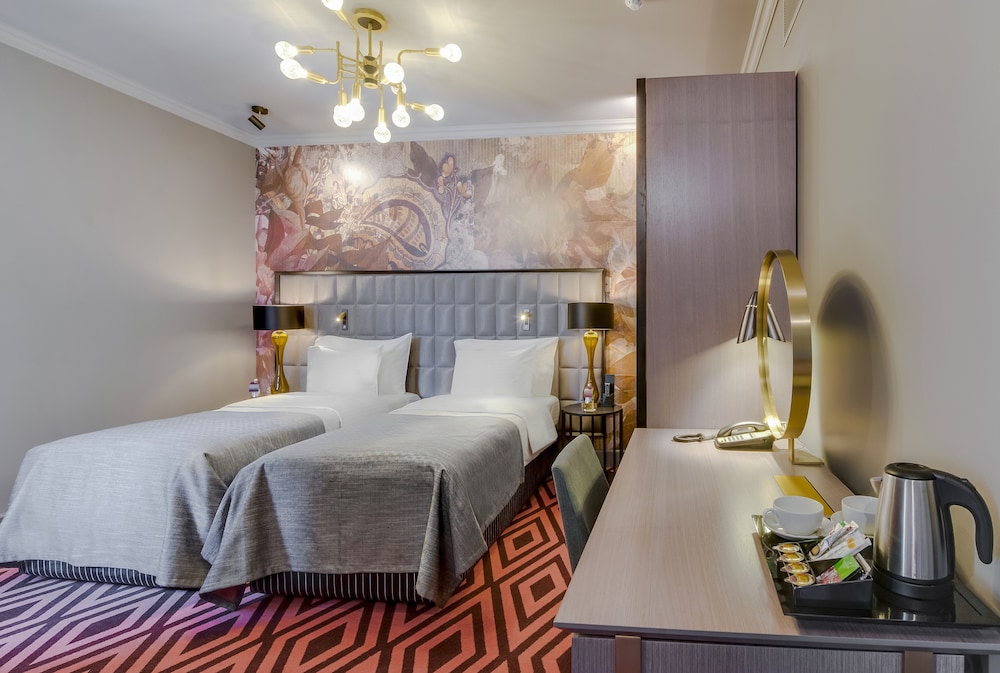Grand Poet Hotel By Semarah 7/60