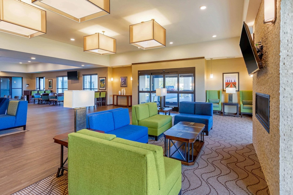 Comfort Suites Burlington Near I-5 25/37