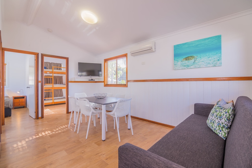 BLUE DOLPHIN HOLIDAY RESORT 25/50