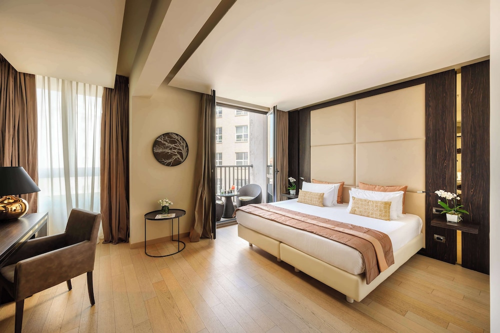 EXCLUSIVE, DOUBLE OR TWIN BED, CITY VIEW, BALCONY