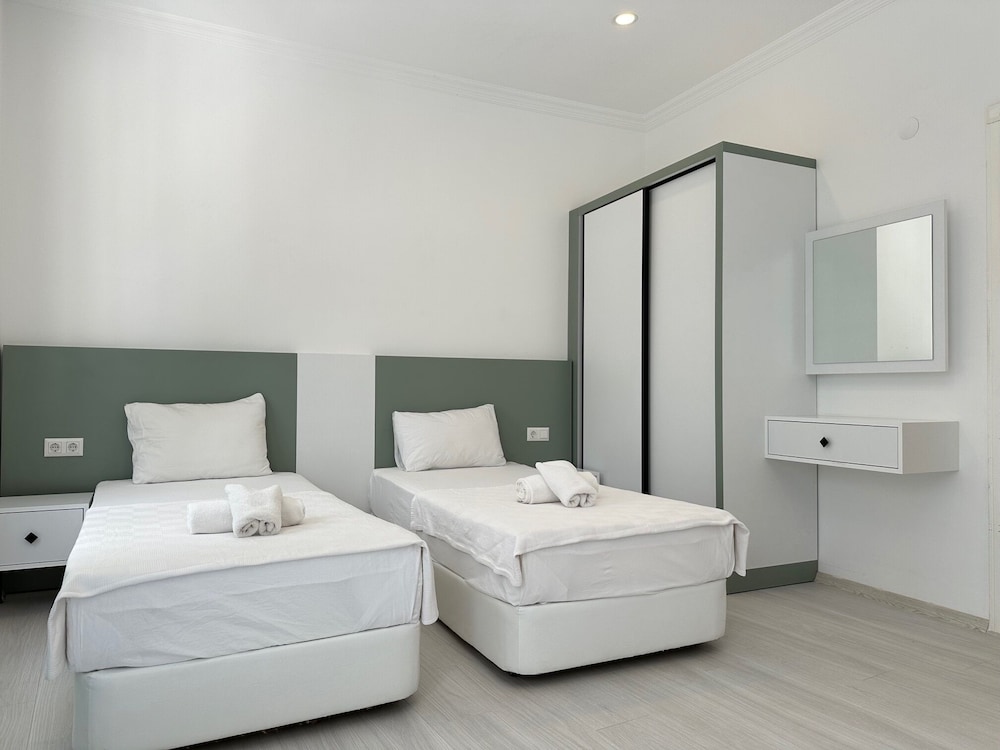 STANDARD, TWIN BEDS, GARDEN VIEW