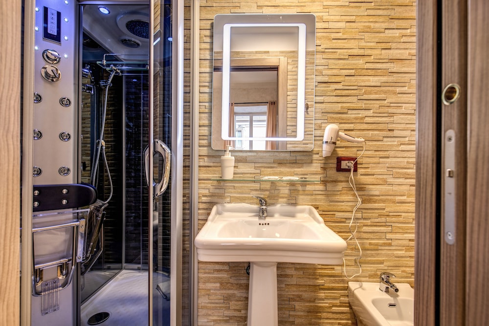 Amici Guesthouse 35/40