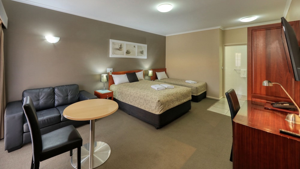 Top of the Town Motel Benalla 9/44