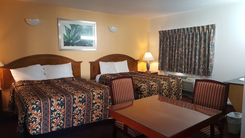 DELUXE, 2 QUEEN BEDS
