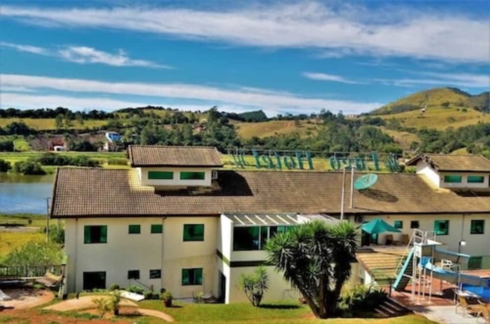 Summit Lago Hotel 3/62
