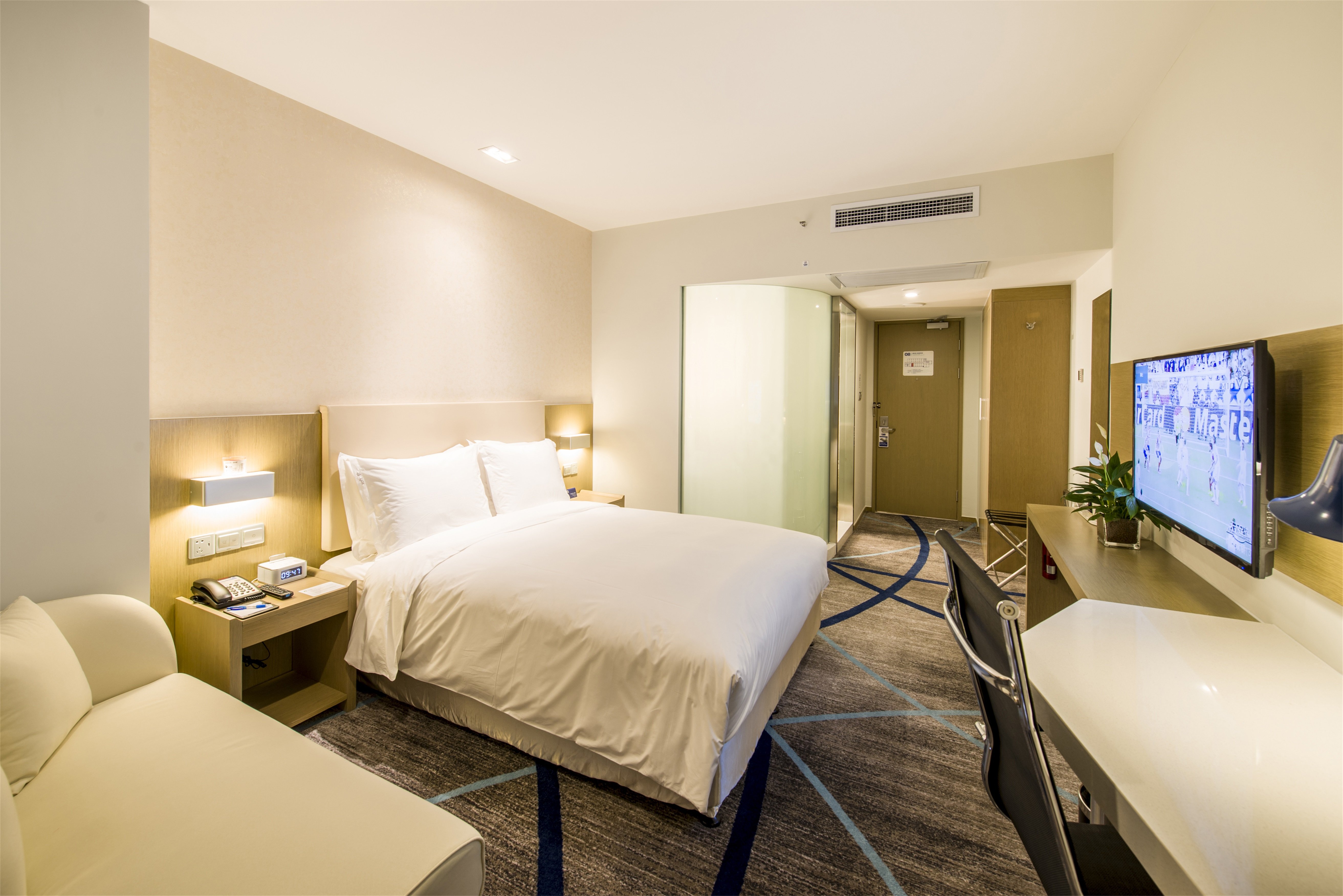 HOLIDAY INN EXPRESS CHENGDE DOWNTOWN 86/86