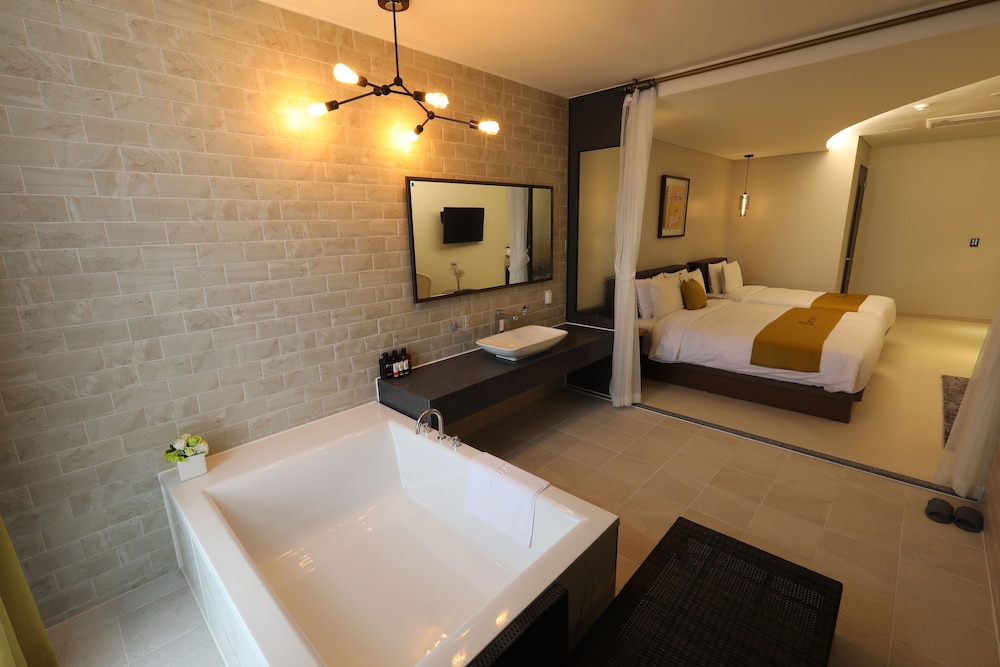 REST HOTEL 33/70