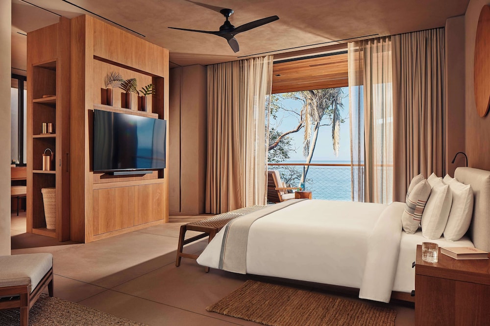 Private Home, 4 Bedrooms, 2 King Beds, 8 Queen Beds