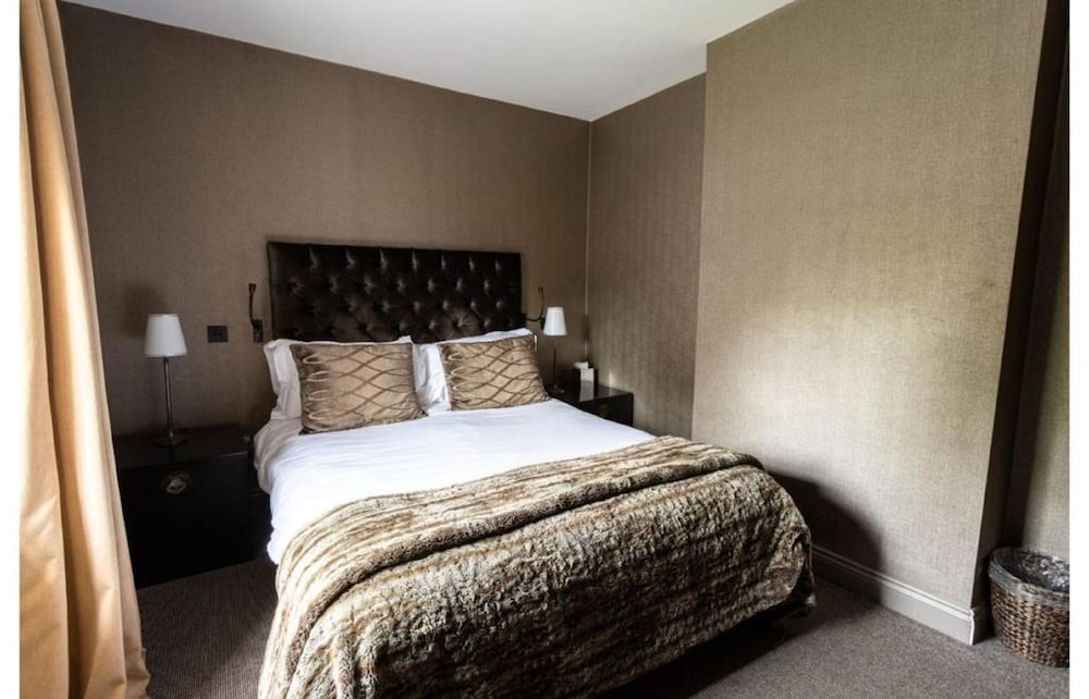 Chichester Harbour Hotel 25/72