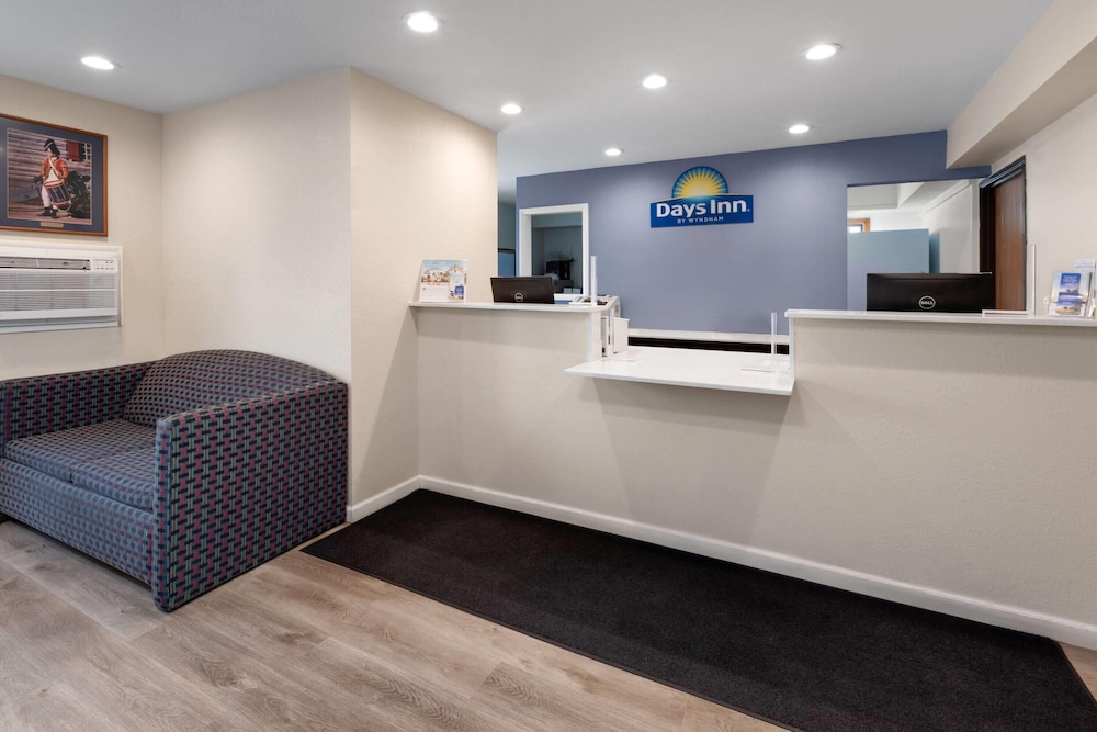 Days Inn by Wyndham Mackinaw City/Bridgeview Area 8/61